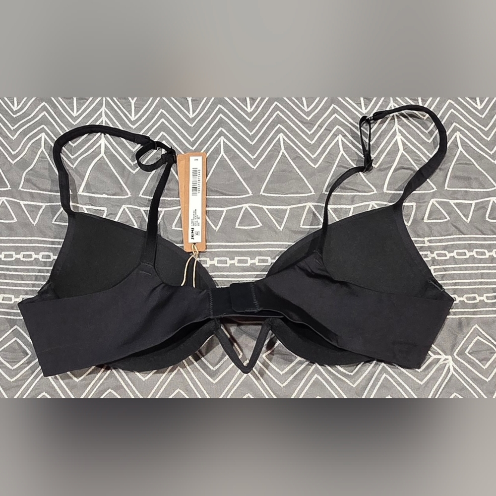 SKIMS Ultimate Deep V Push Up Bra In Onyx Size 36A - Picture 4 of 6